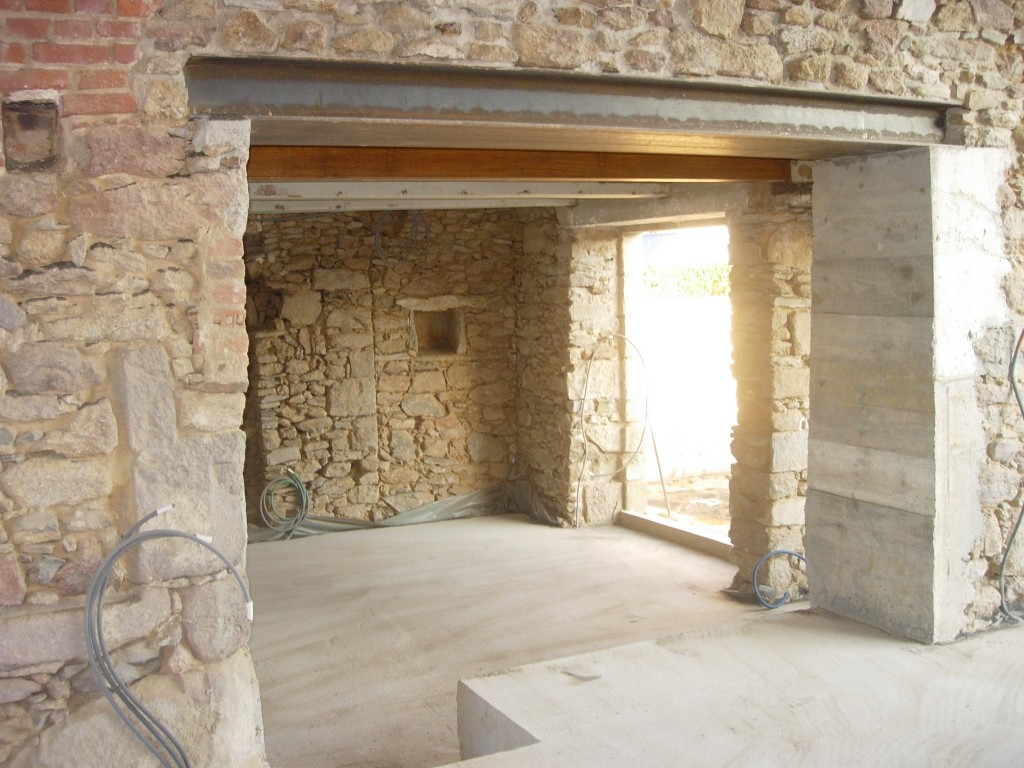 Ouverture de mur en pierre, en béton à Saint-Michel-de-Fronsac